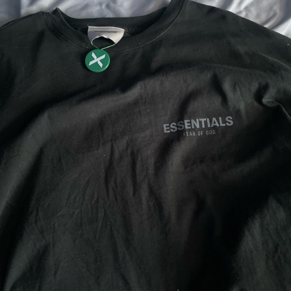 Black essential shirt